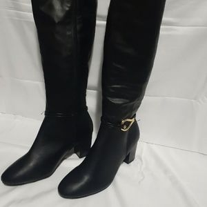 Black heeled boots